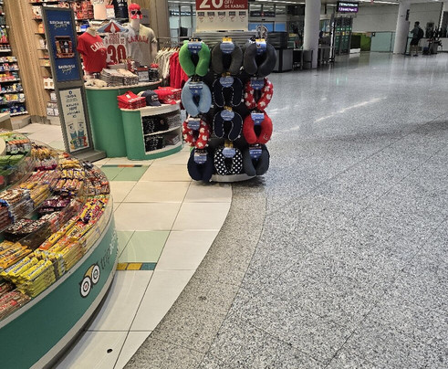 TripAdvisor Store at Toronto Pearson-米西索加必去景点