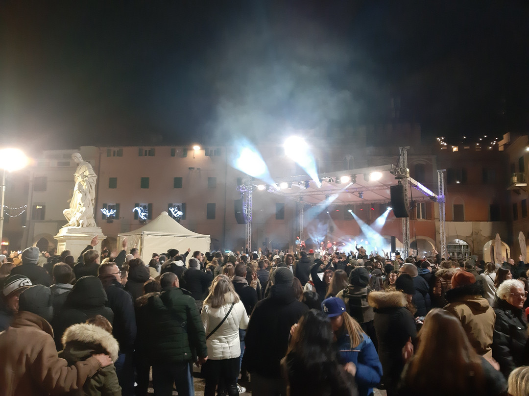 Piazza Dante-格罗塞托必去景点