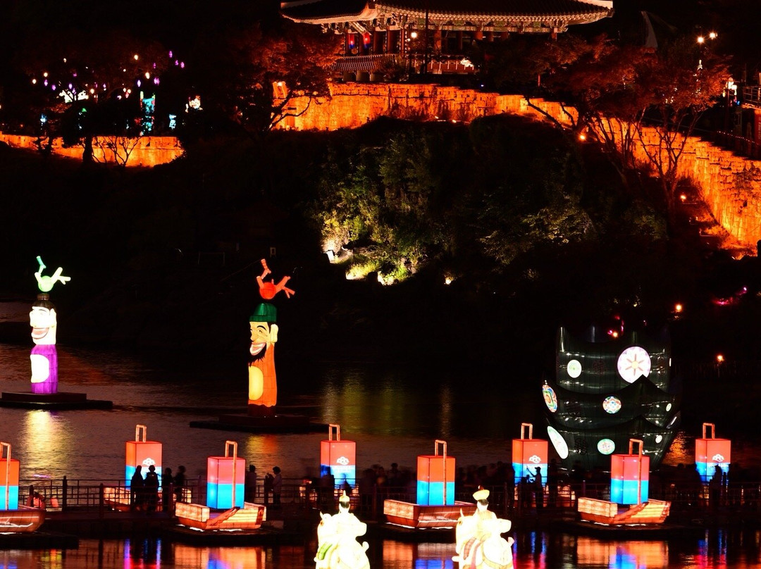 Jinju Namgang Yudeung Festival-晋州市必去景点