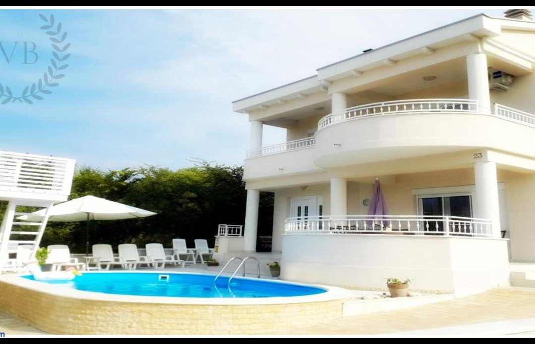 Villa Bella by the Sea - Heated Pool, Jacuzzi, Sauna