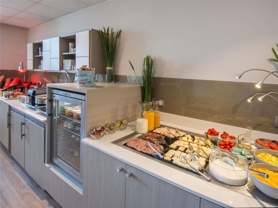 尼斯花卉市场美居酒店主图