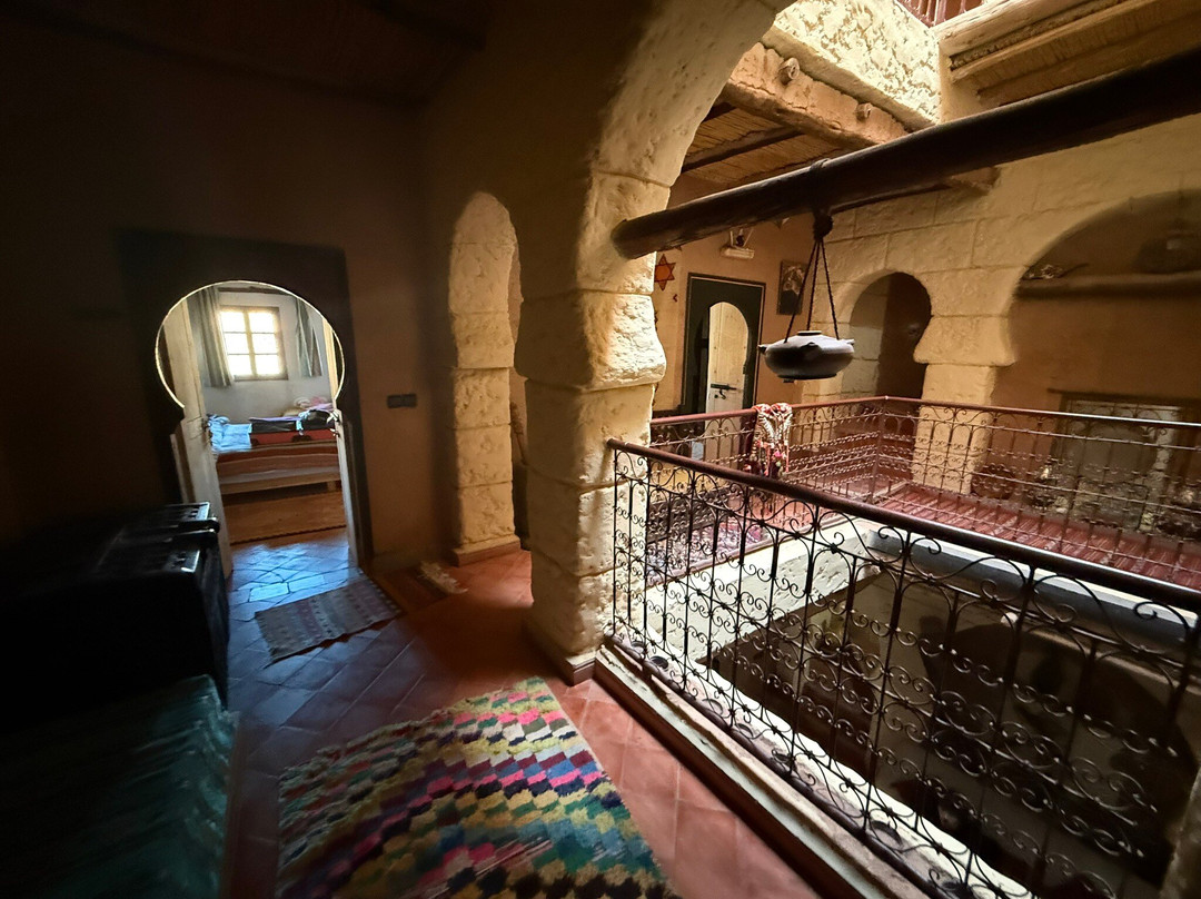 黑玫瑰酒店主图