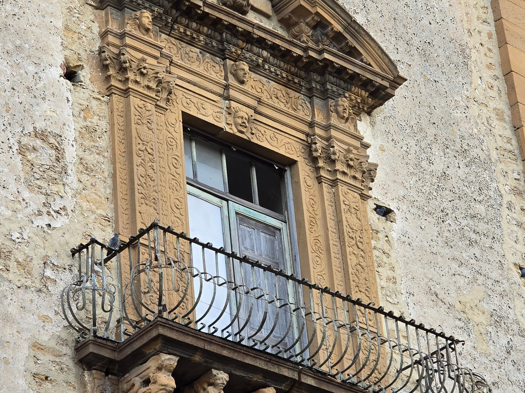 Chiesa e Convento di San Francesco-皮亚扎－阿尔梅里纳必去景点