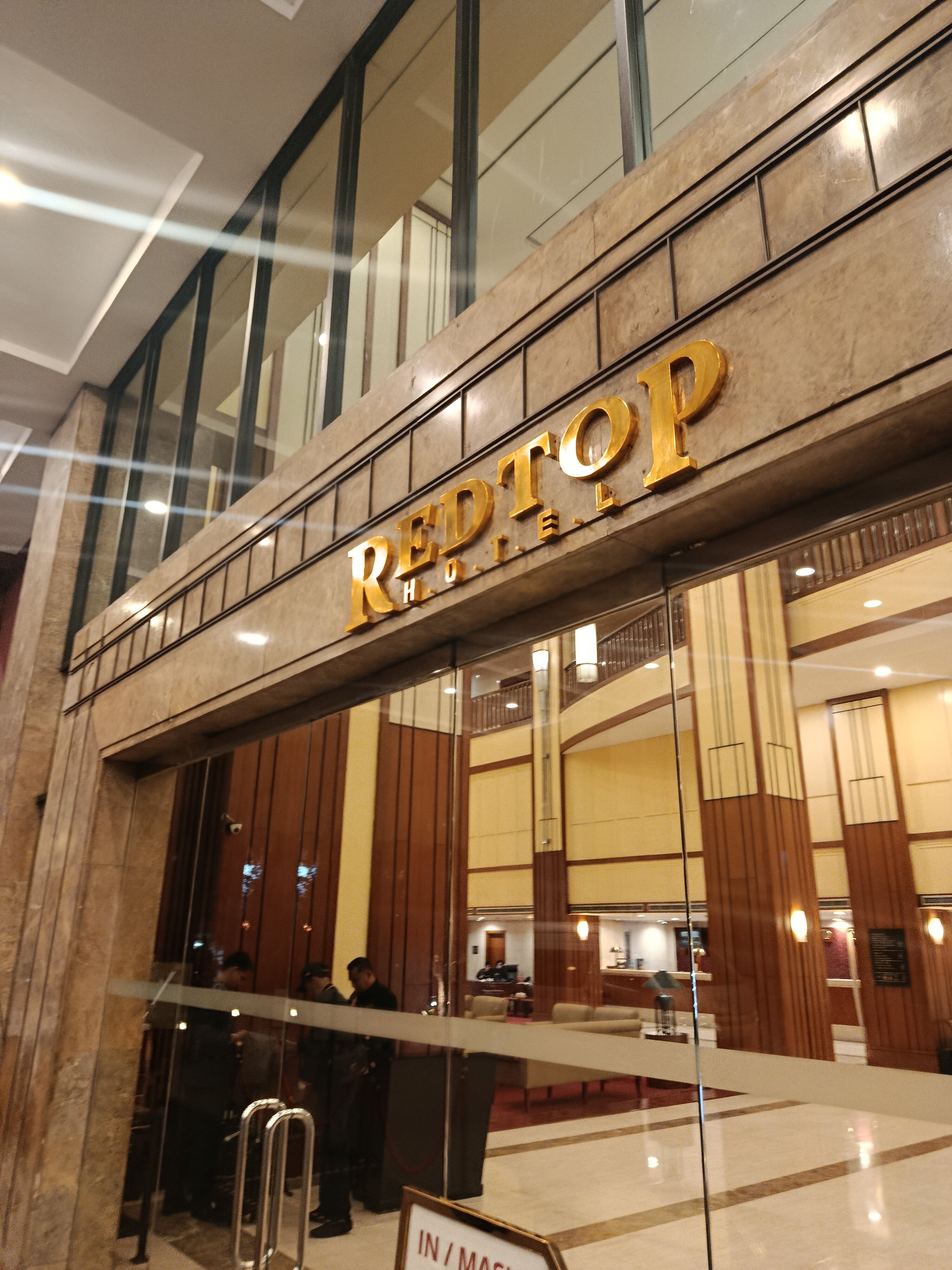雷德托普酒店-官方
