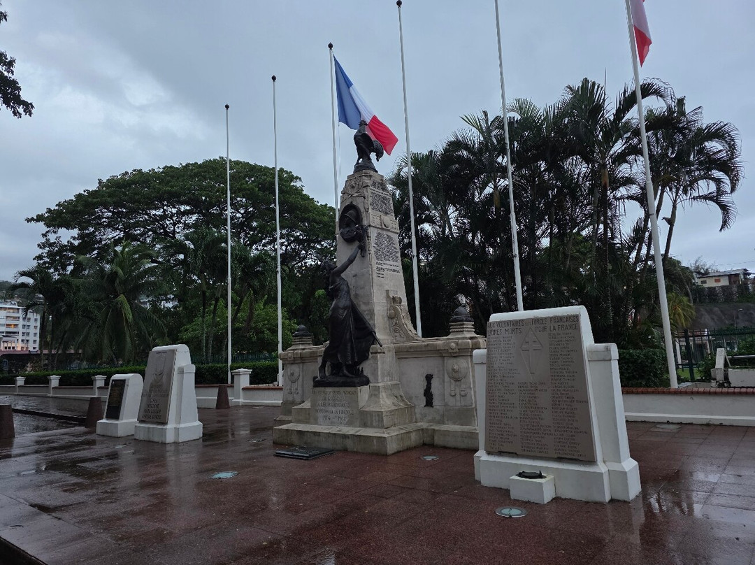 Le Monument Aux Morts