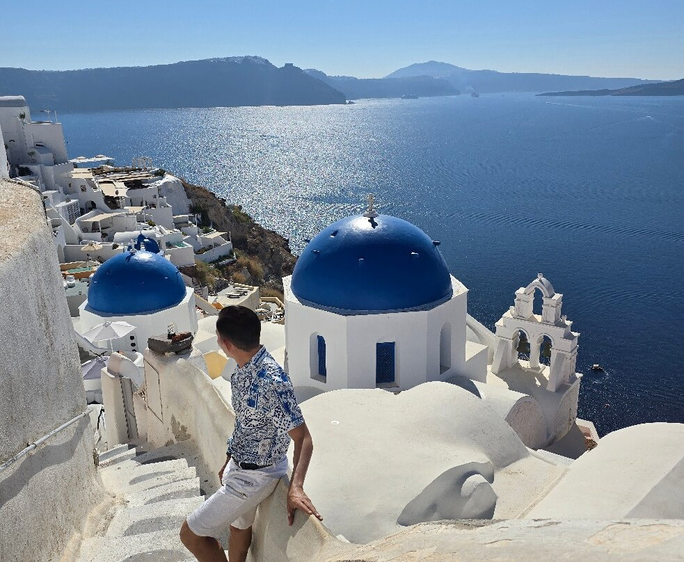 Picturesque Blue Dome Santorini-伊亚必去景点