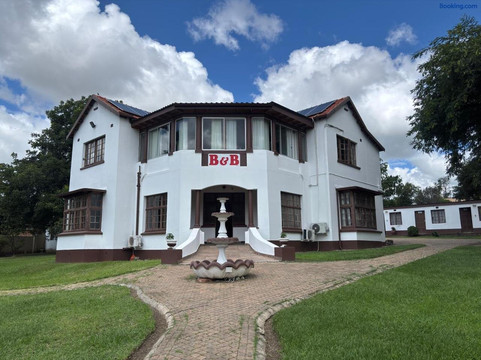 57 On Lorne Guesthouse