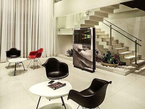 宜必思因佩拉特里斯酒店主图