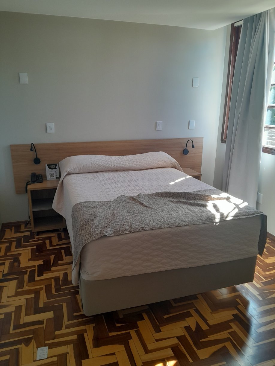 多姆拉斐尔商务酒店-客卧