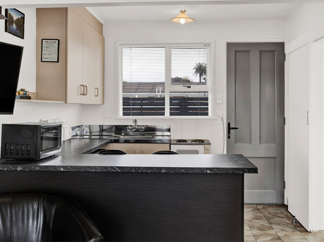 雅芳汽车旅馆主图