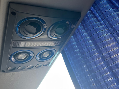 Roong Reuang Coach-芭堤雅必去景点