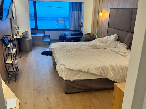 "Park Hotel Ela"主图