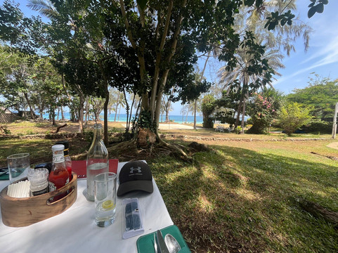 Faulty's Beach Bar & Restaurant