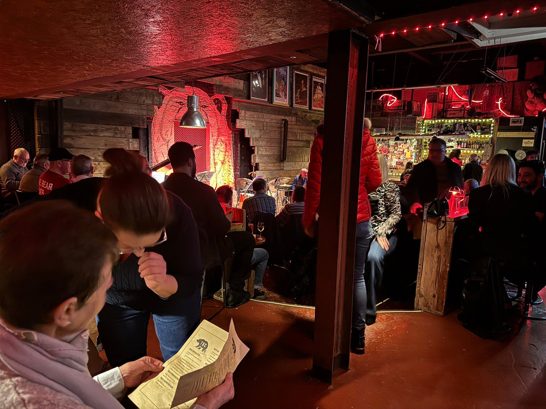 The Bear Club-卢顿必去景点