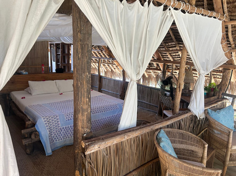 切沙勒酒店主图