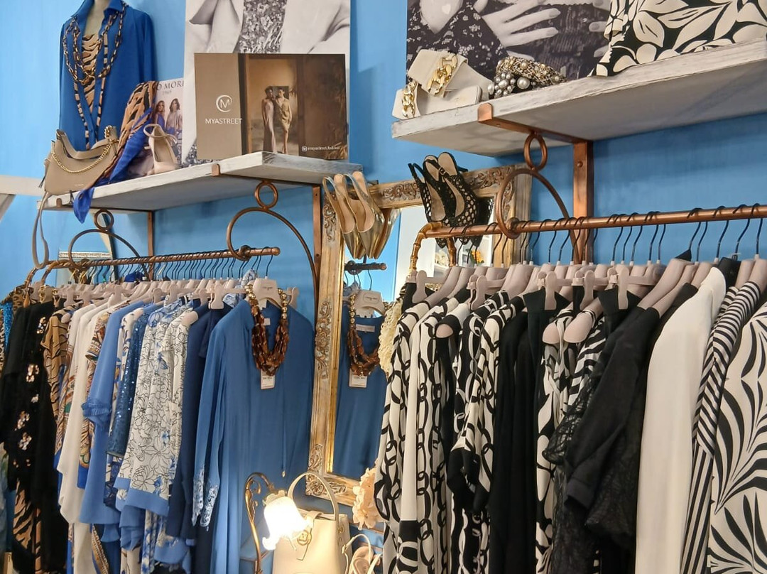 Esmeralda T Di Daniela Cerè Creazioni Moda-Marebello必去景点