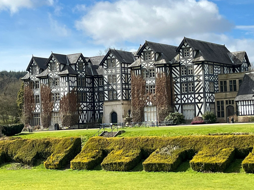 Gregynog Hall主图
