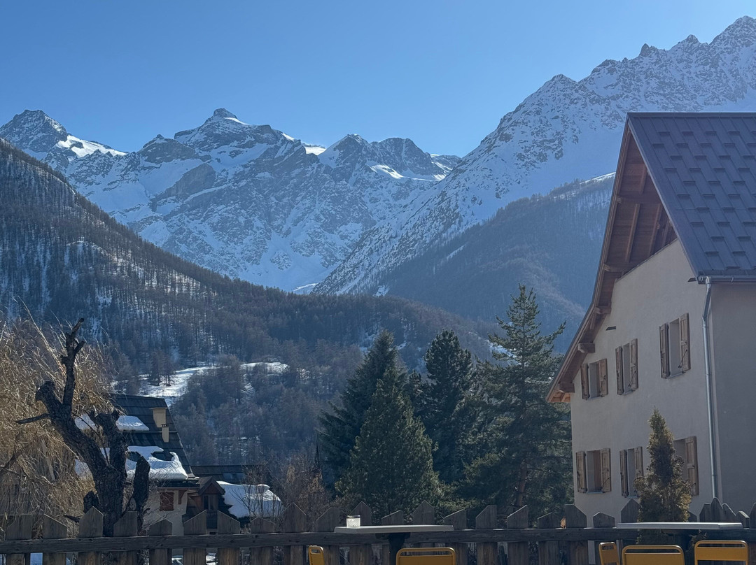 蒙尼地耶尔酒店主图