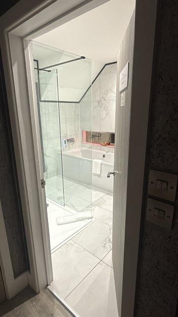 码头酒店及酒吧-旅行者