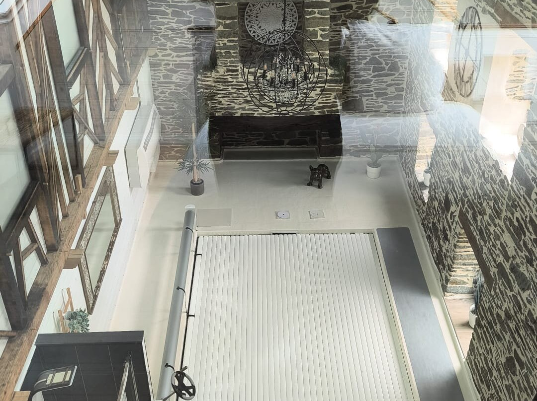 多麦尼德美罗斯酒店主图