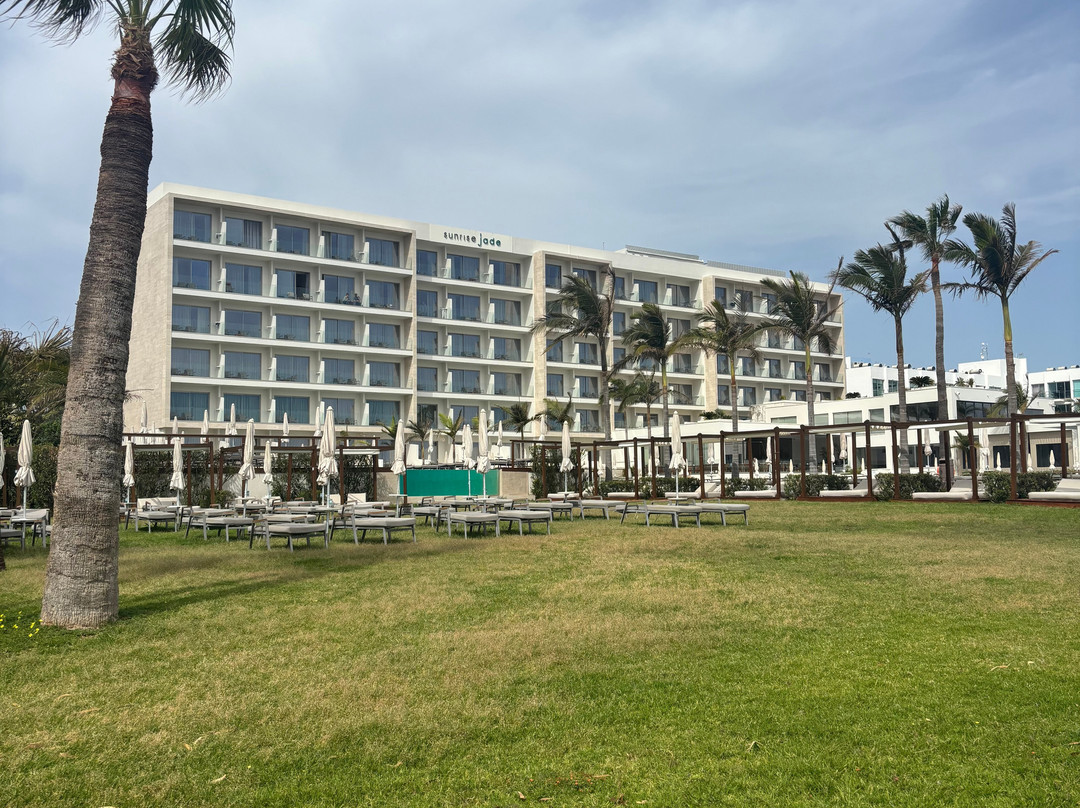 日出玉石酒店-限成人主图