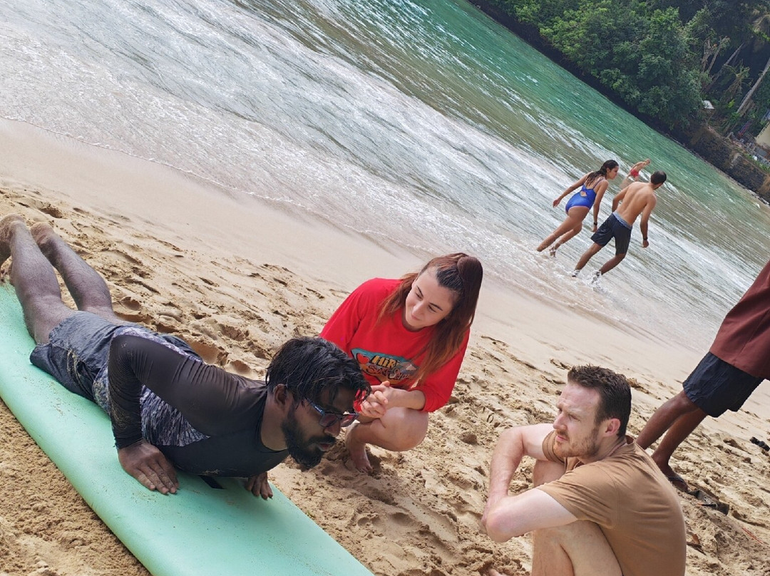Hiriketiya Love Hiri Surf School-迪克韦勒必去景点