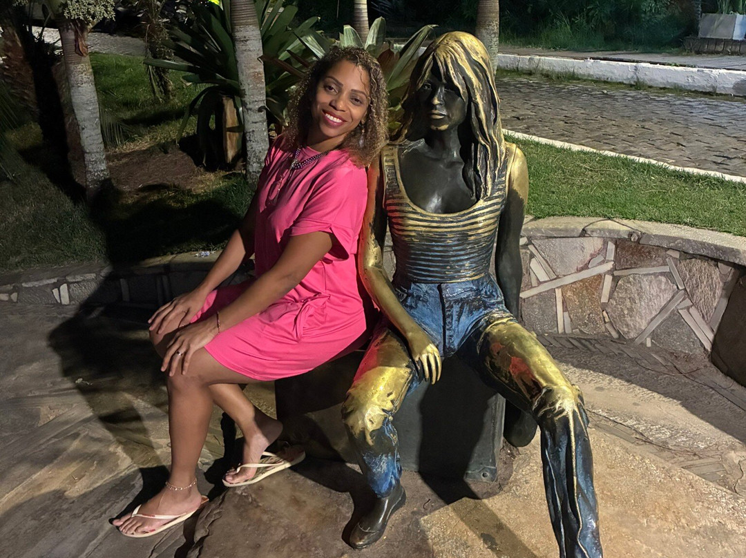 Brigitte Bardot Statue-布基亚斯必去景点