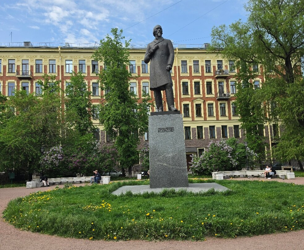 Monument to Nekrasov-Nekrasovskoye必去景点