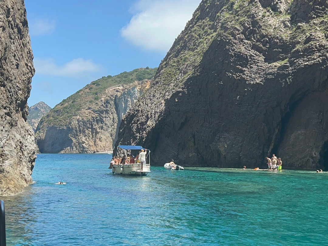 Beluga - Day Tours-Ponza Island必去景点