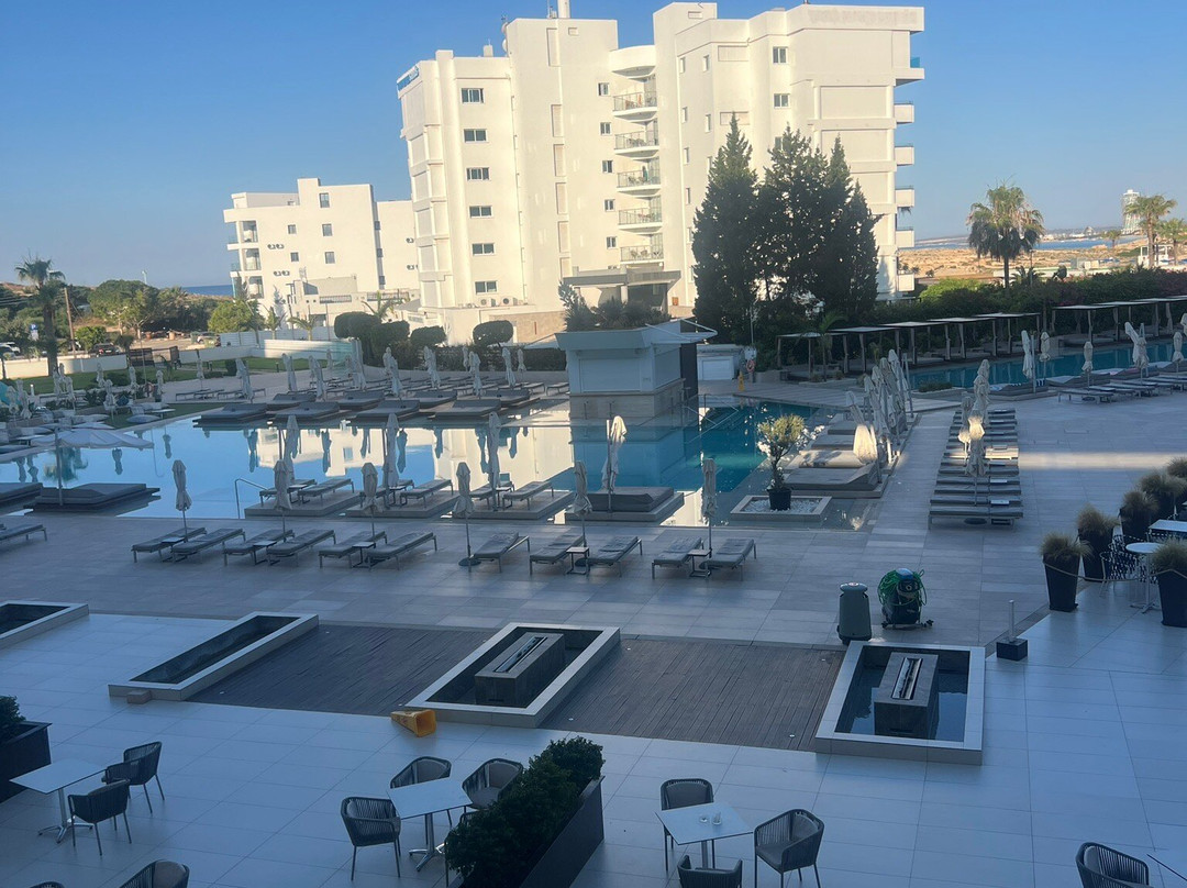 Chrysomare Beach Hotel and Resort主图