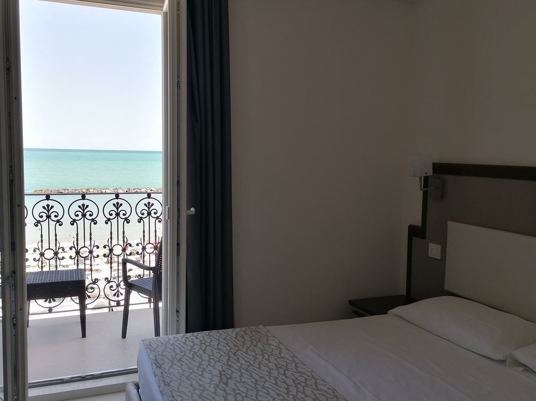 海滨码头酒店主图
