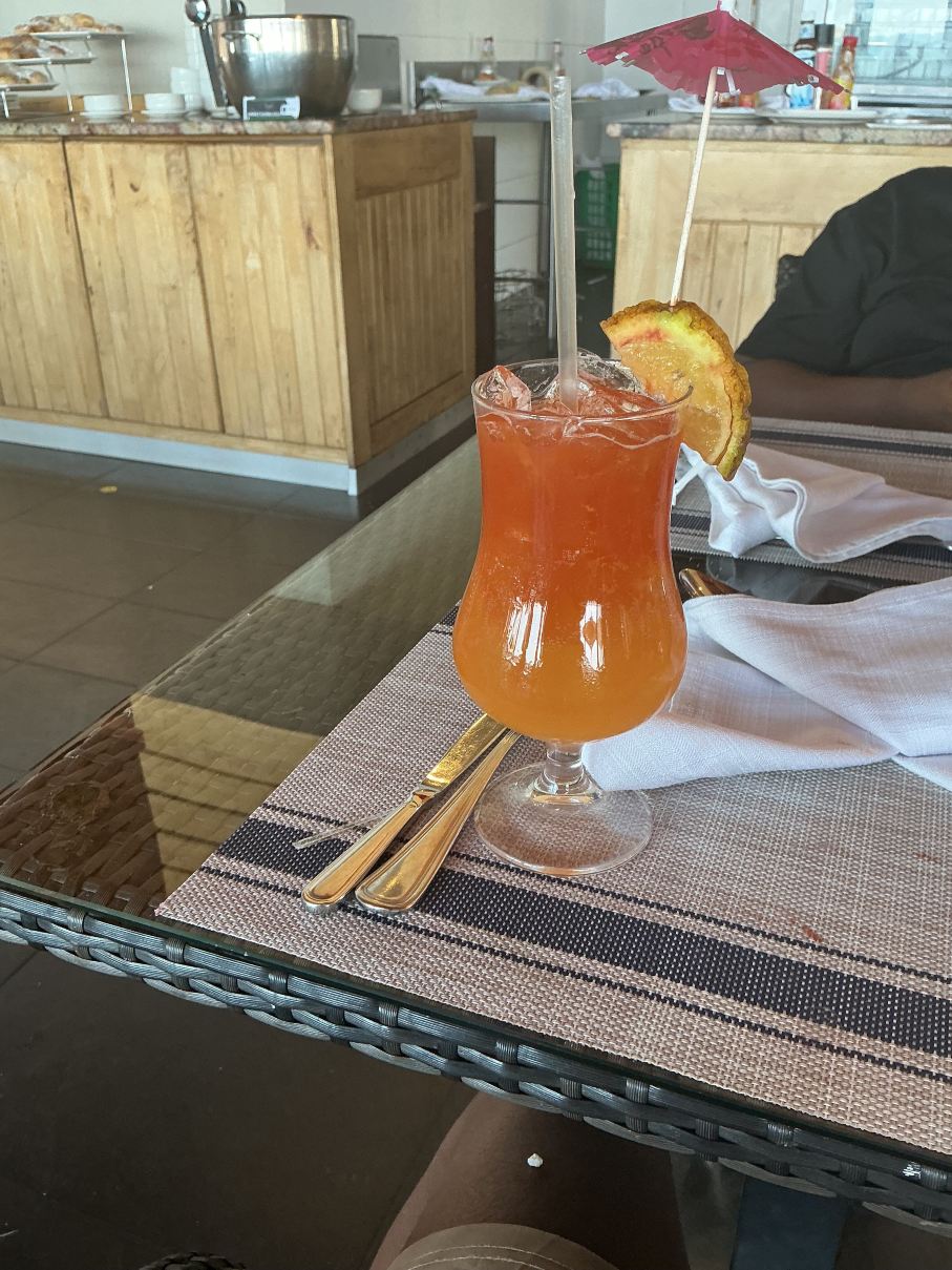 太阳鸟利文斯顿海滩酒店-旅行者
