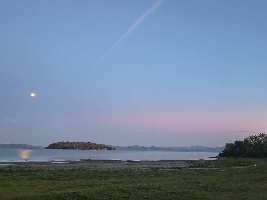 Spiaggia Tuoro Sul Trasimeno-Tuoro sul Trasimeno必去景点