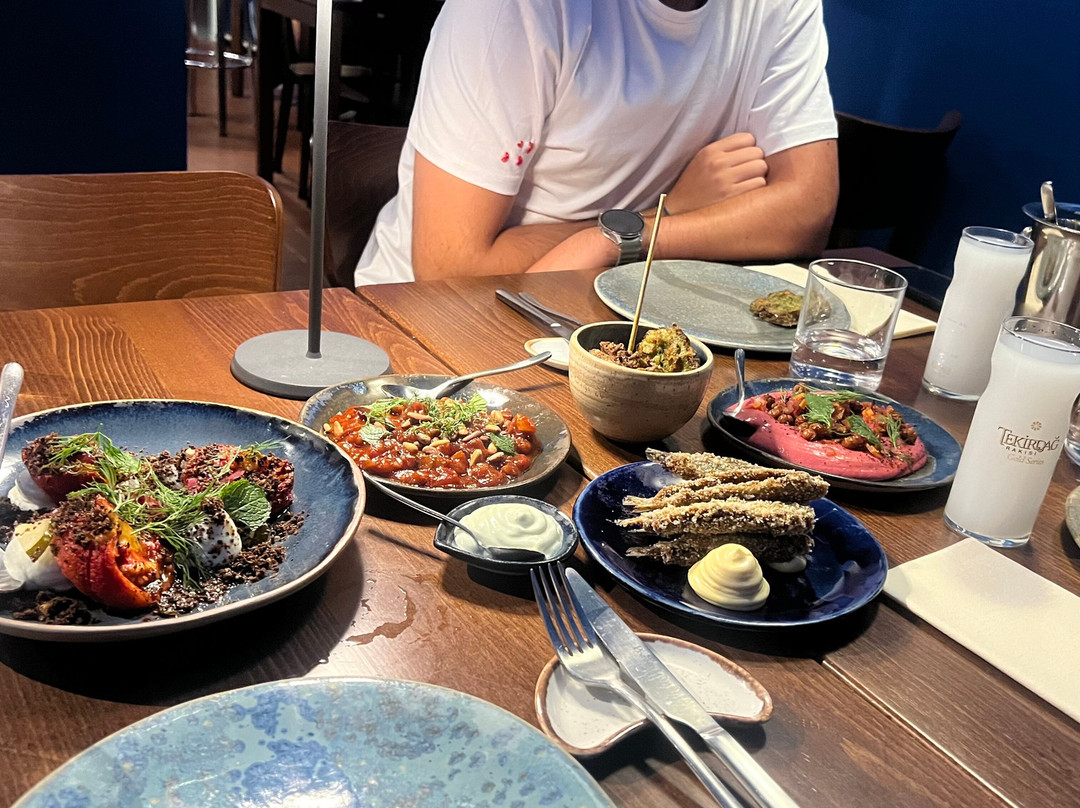 Kadeh Meze Wine Bar