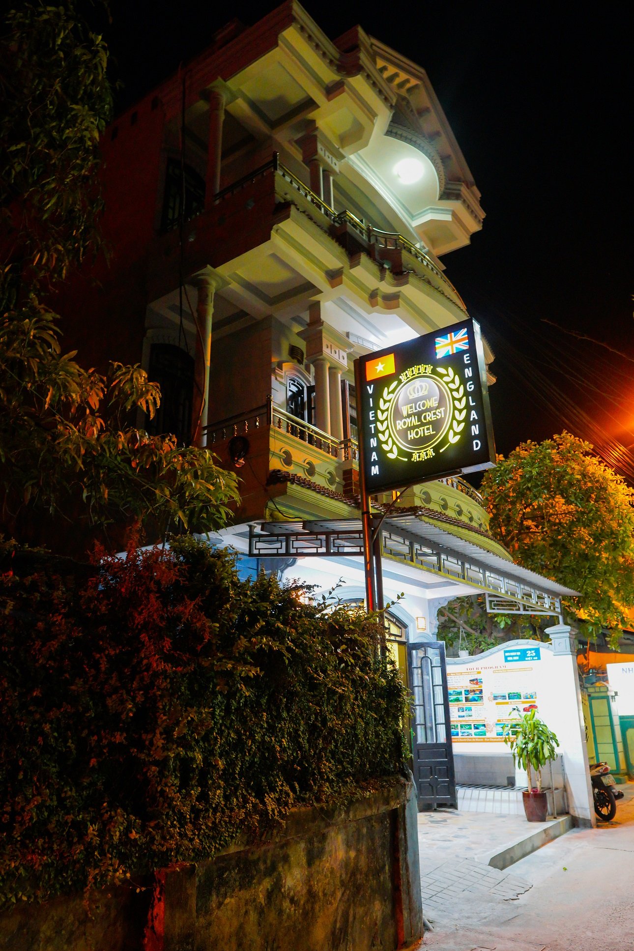 Royal Crest Hotel-官方