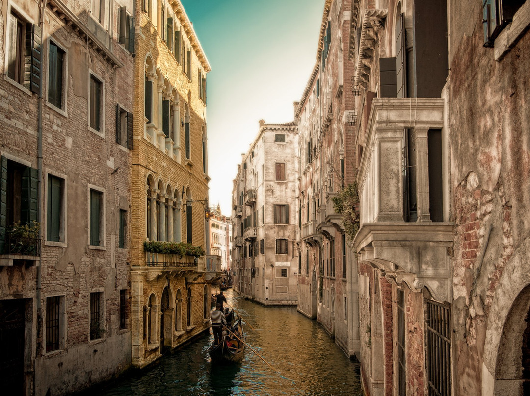 圣塔罗酒店主图