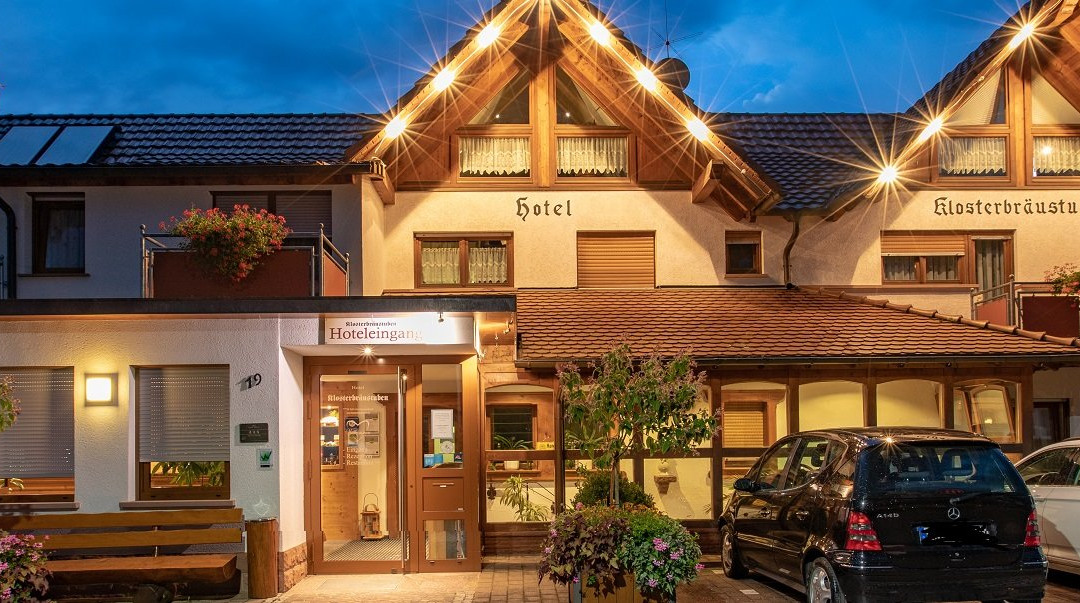 Zell am Harmersbach酒店住宿-Hotel Klosterbraeustuben