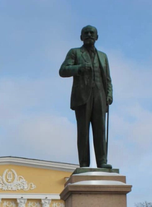 Monument to Academician Pavlov景点图片