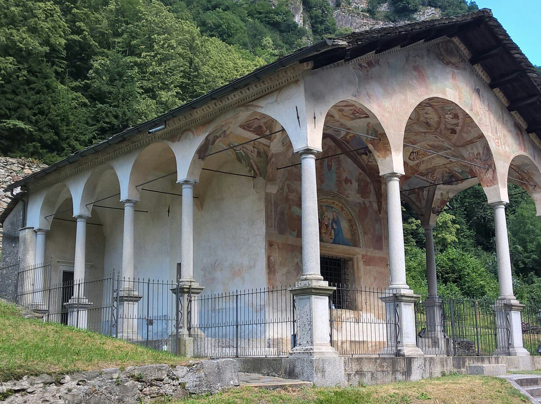 Cappella della Madonna di Loreto-Roccapietra必去景点