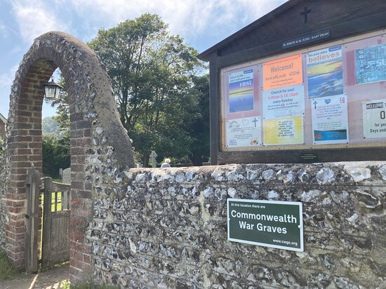 Commonwealth War Graves, East Dean景点图片