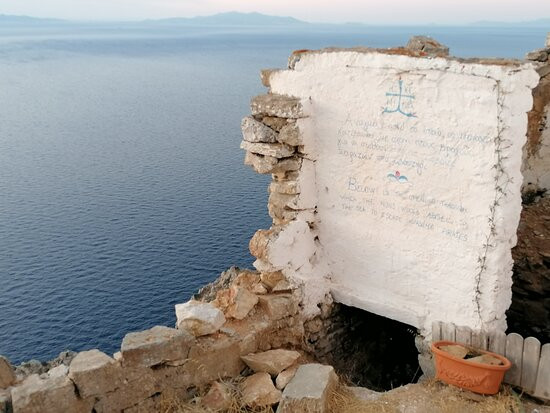 The Zoodohos Pigi monastery-Sikinos必去景点
