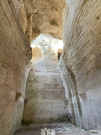 Abbey of Saint-Roman (L'abbaye de Saint-Roman)-Beaucaire必去景点