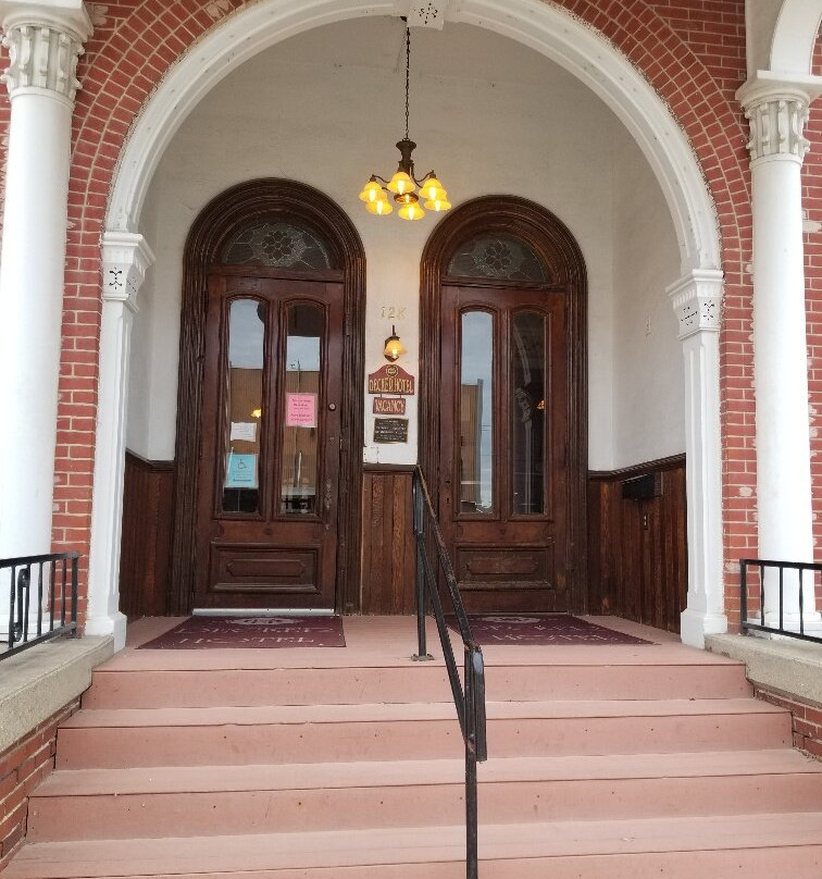 Decker Hotel And Bar主图