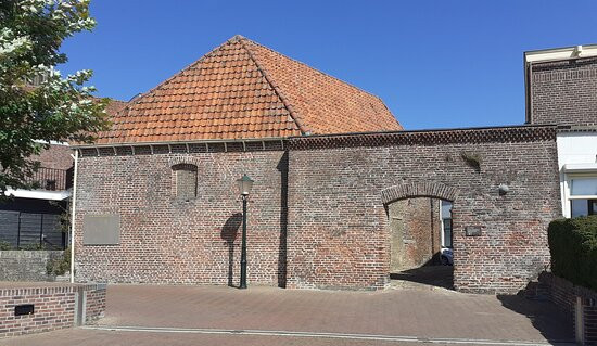 Vis- Of Waterpoort (14e Eeuw)-Hasselt必去景点