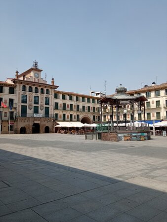 Plaza de los Fueros景点图片