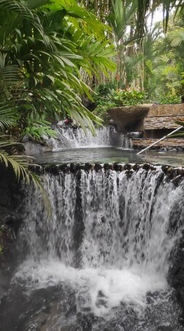 塔巴肯豪华热温泉度假酒店主图