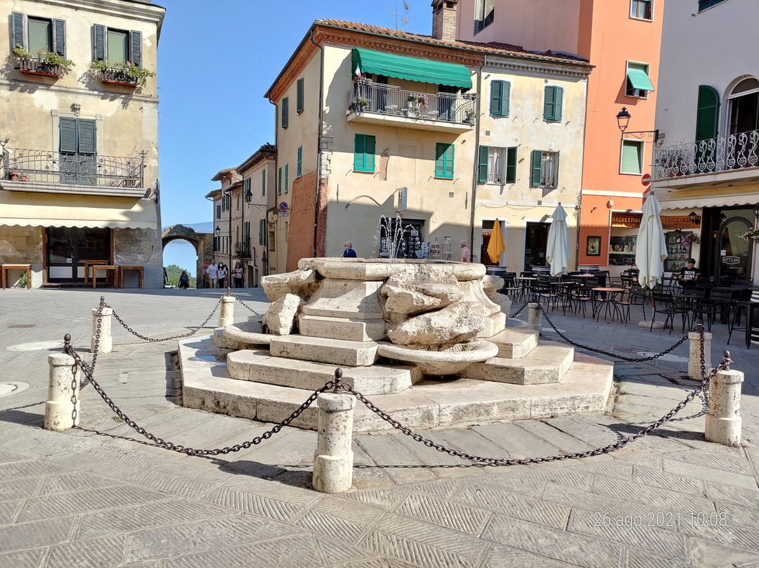 Fontana Di Piazza Mazzini景点图片