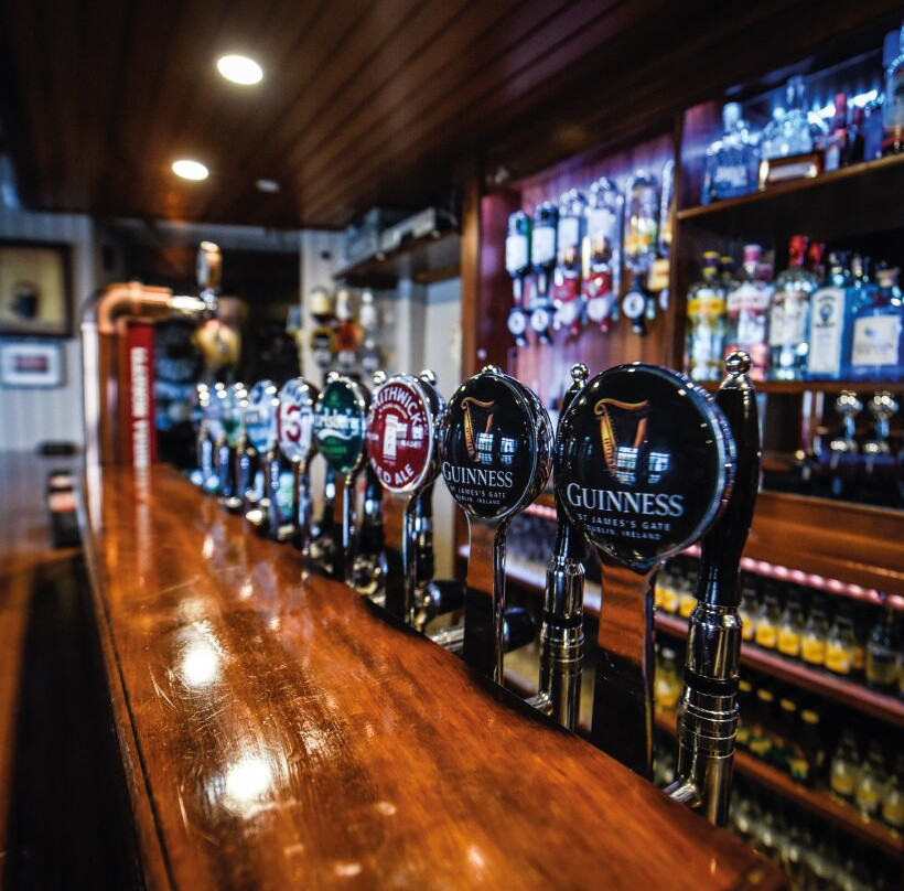 Minane Bridge旅游景点-McGrath's Bar