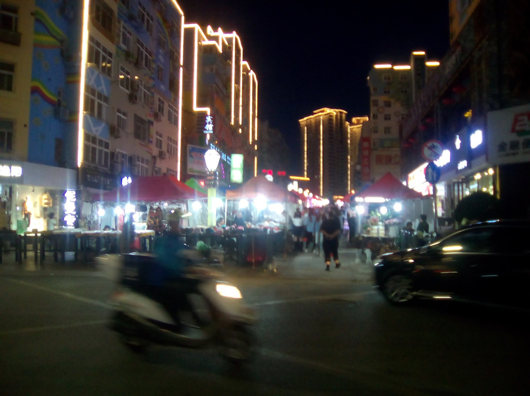 台东3路步行街购物区景点图片