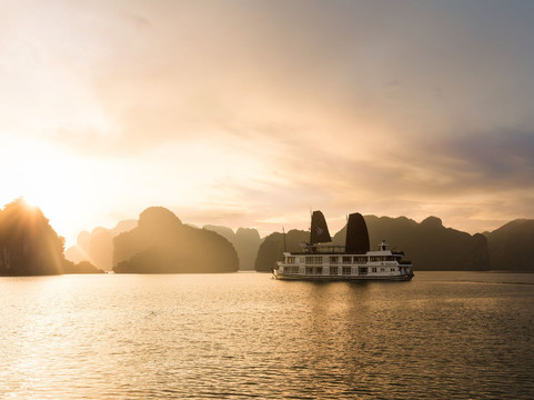 Pelican Halong Cruises-下龙湾必去景点